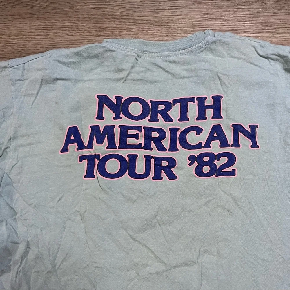 Vintage 1982 Olivia Newton John “Let’s Get Physical” T-Shirt US Tour Mens Small - Picture 12 of 12